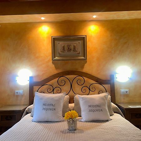 Hostal Segovia Adults Only Bagian luar foto