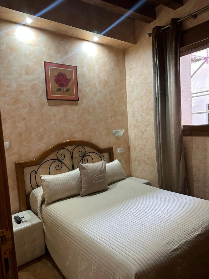 Hostal Segovia Adults Only Bagian luar foto