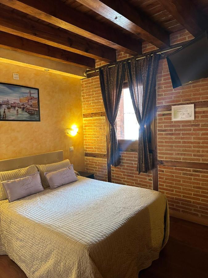 Hostal Segovia Adults Only Bagian luar foto