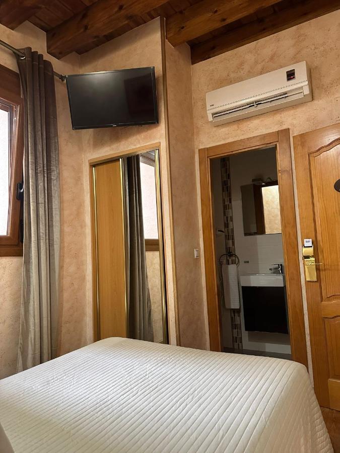 Hostal Segovia Adults Only Bagian luar foto