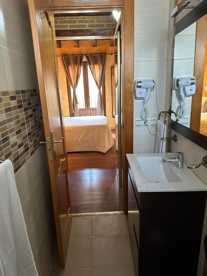 Hostal Segovia Adults Only Bagian luar foto