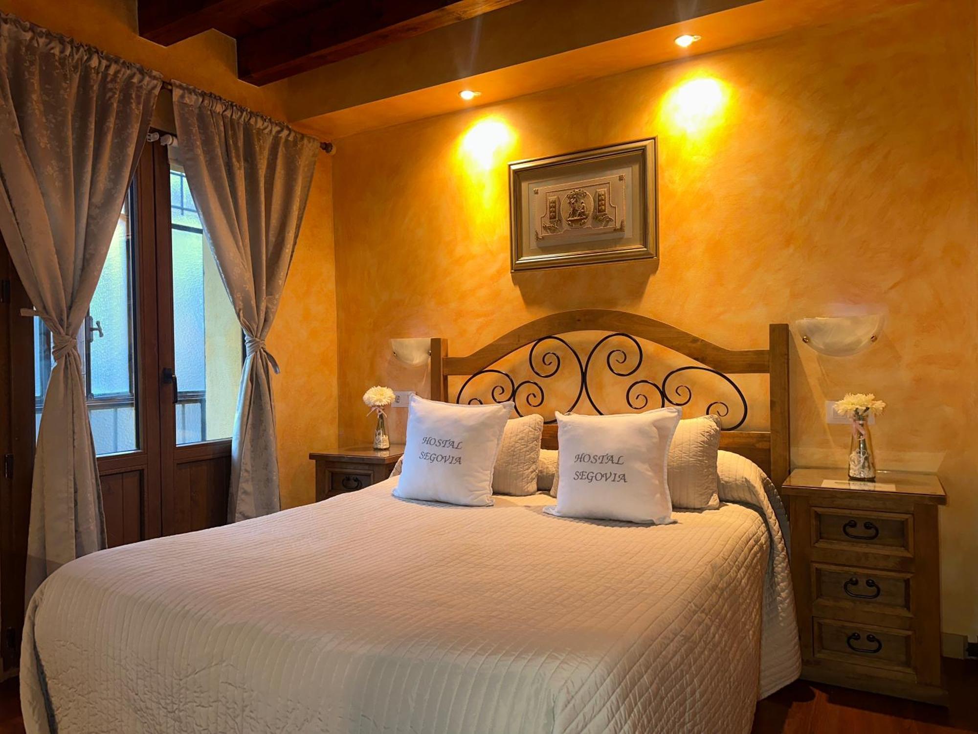 Hostal Segovia Adults Only Bagian luar foto