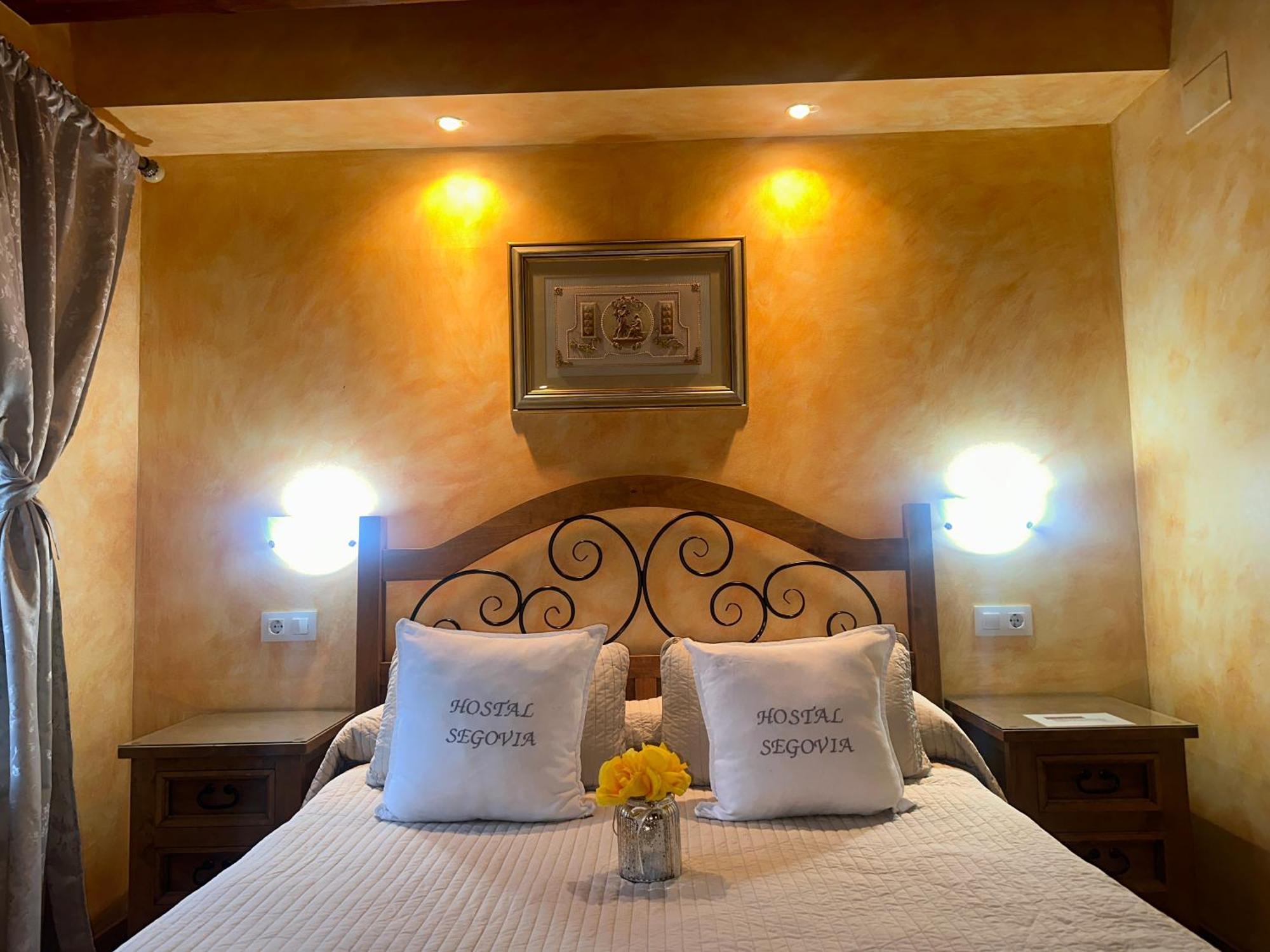 Hostal Segovia Adults Only Bagian luar foto