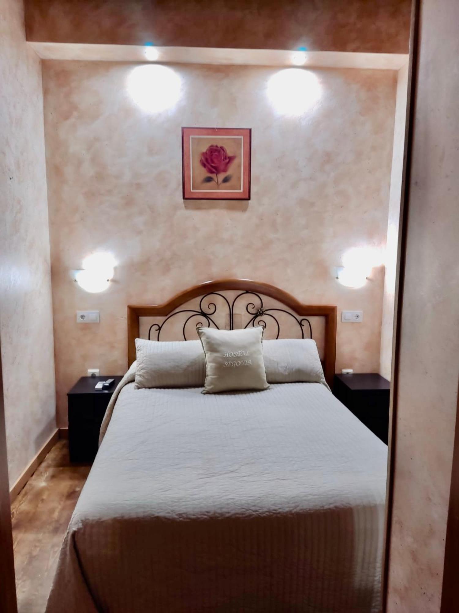 Hostal Segovia Adults Only Bagian luar foto
