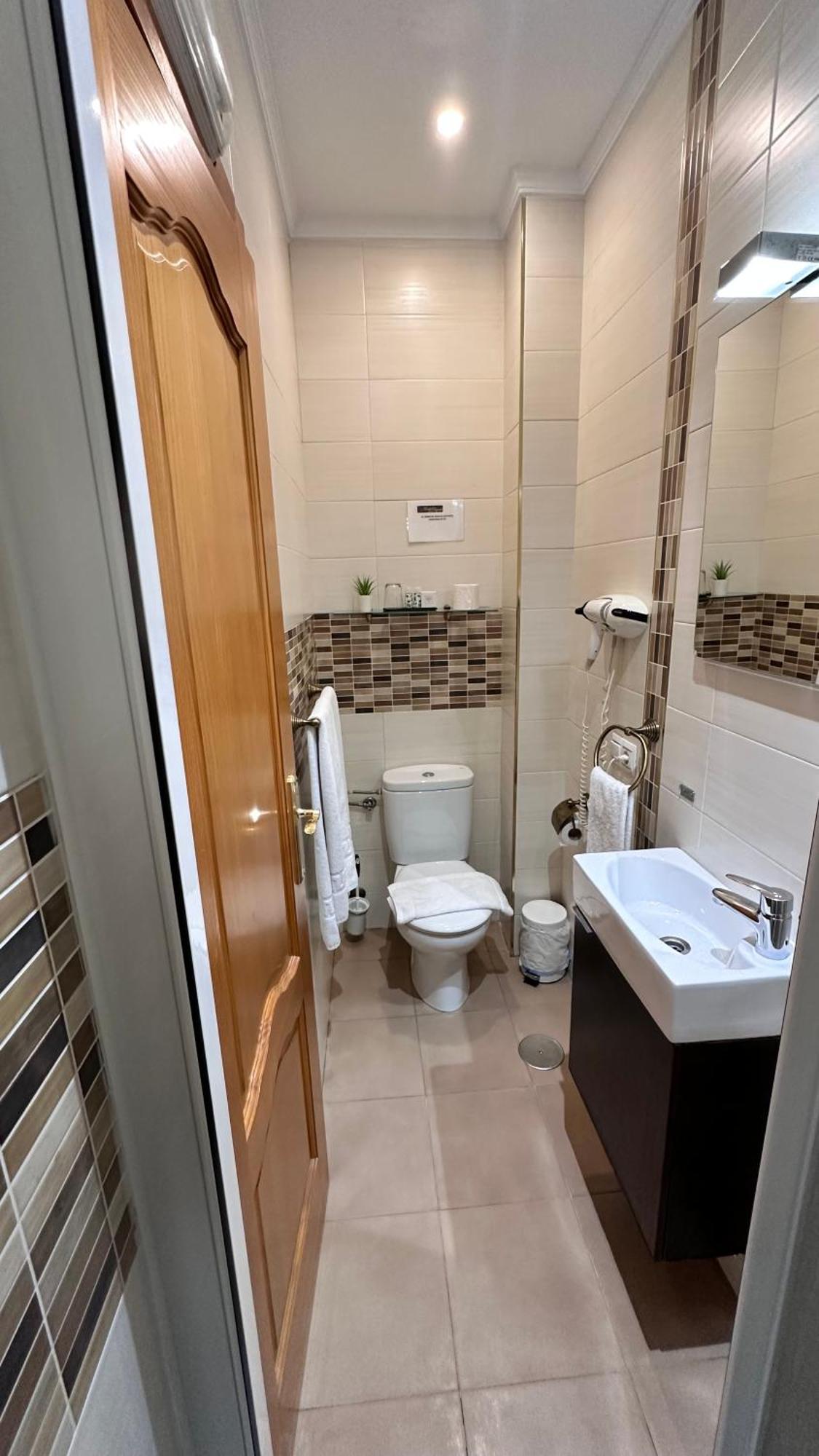 Hostal Segovia Adults Only Bagian luar foto