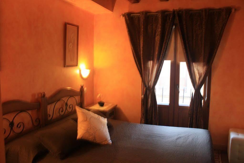 Hostal Segovia Adults Only Bagian luar foto
