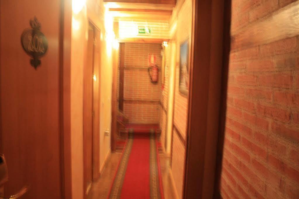 Hostal Segovia Adults Only Bagian luar foto