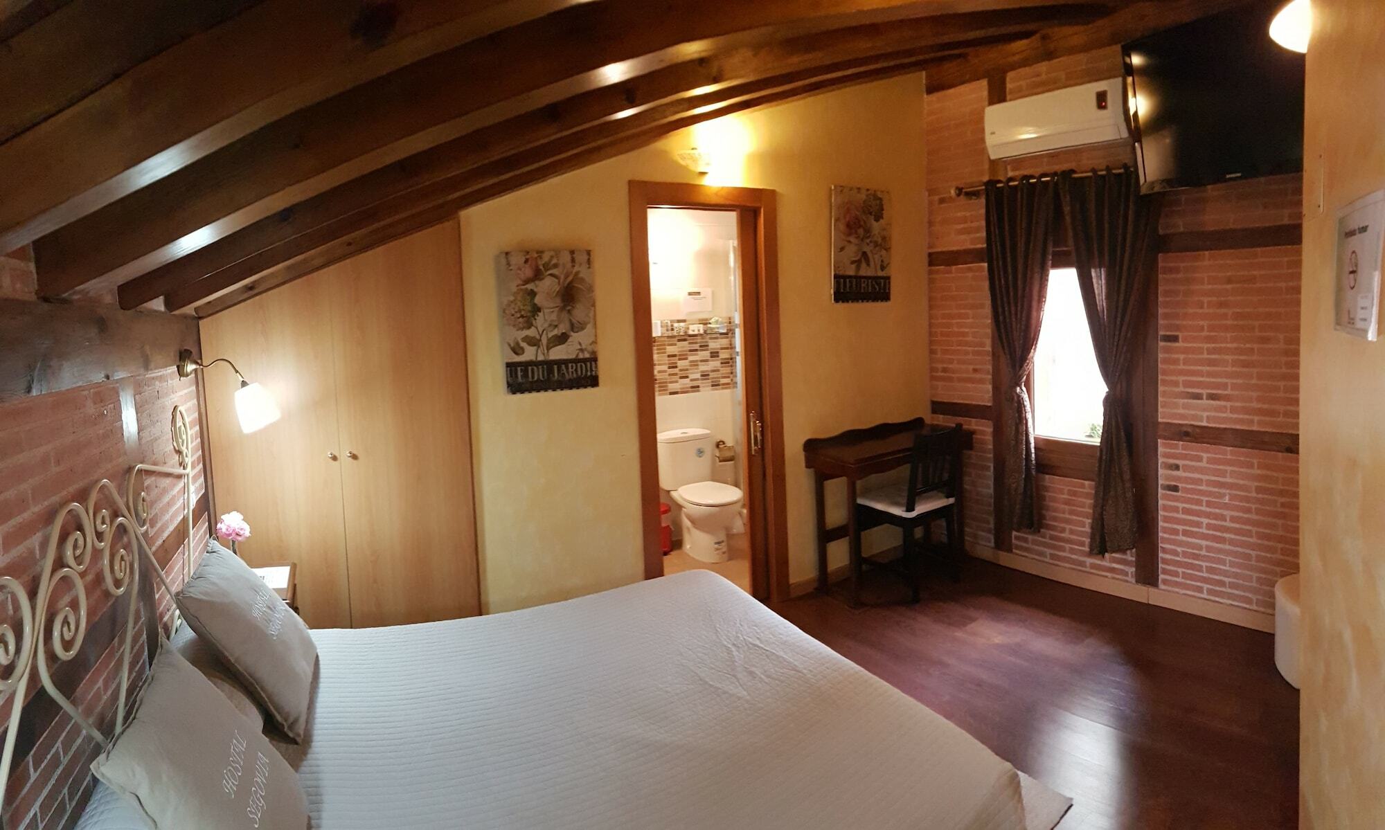 Hostal Segovia Adults Only Bagian luar foto