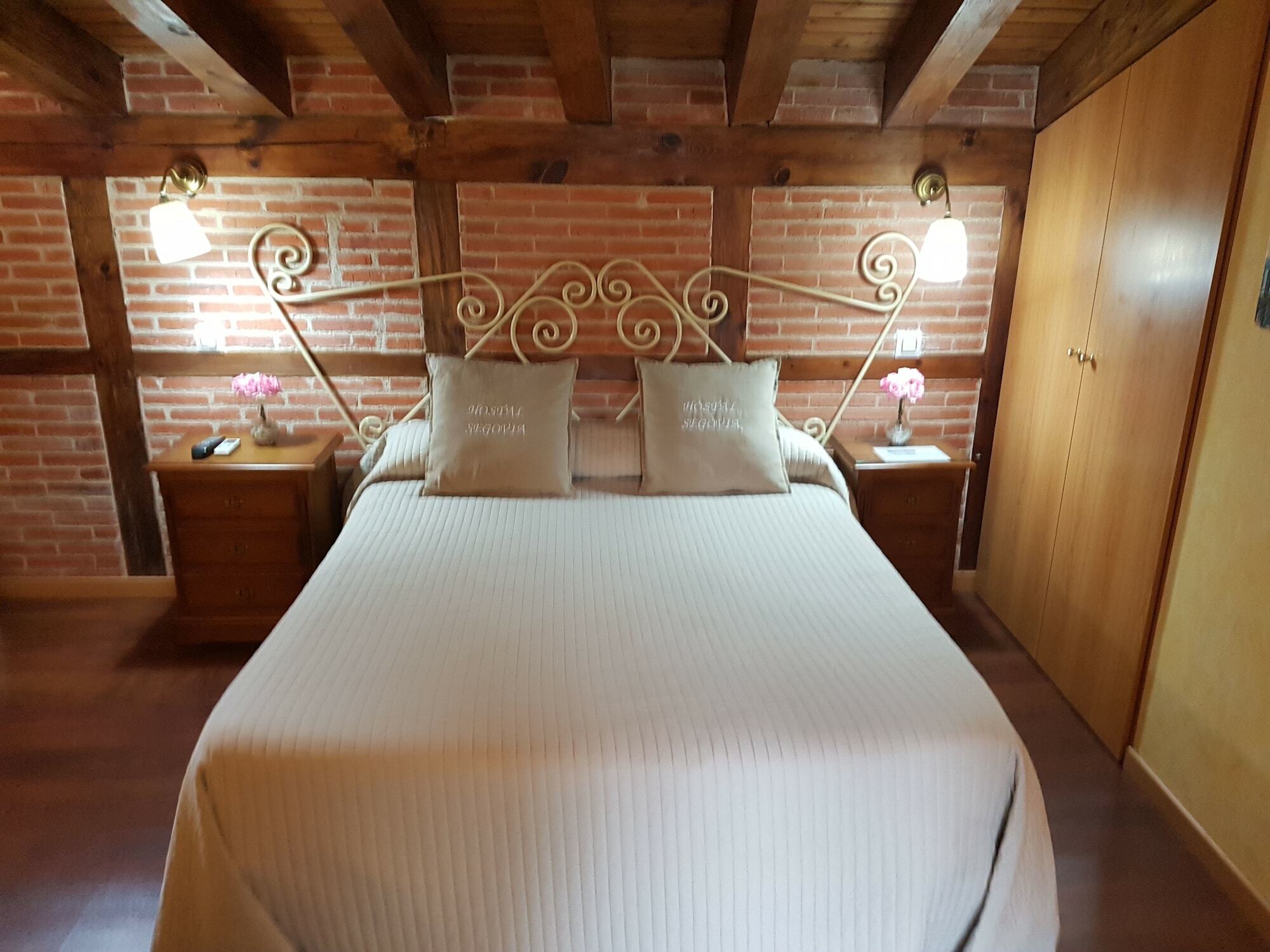 Hostal Segovia Adults Only Bagian luar foto